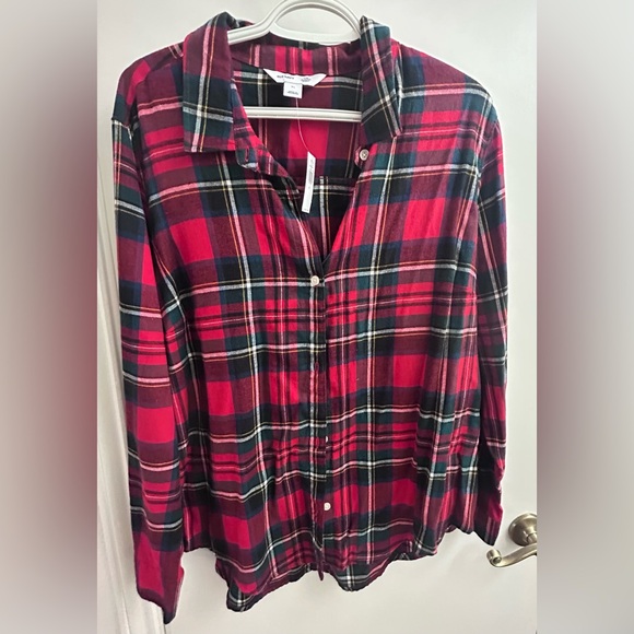 Old Navy Tops - NWT Old Navy women's long-sleeve button-down shirt red plaid flannel pattern.